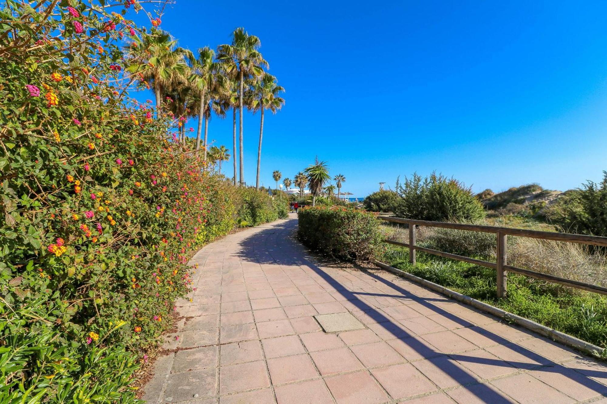 Romana Playa Apartment By The Beach Marbella Exterior photo